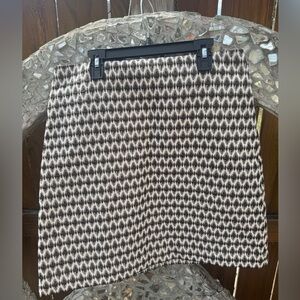 LOFT Black and White Patterned Skirt with Gold Accent. Size 8
